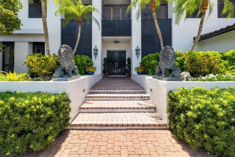 House in Sarasota, Florida 6 bedrooms, 851.17 sq.m. № 2232541 - photo 11