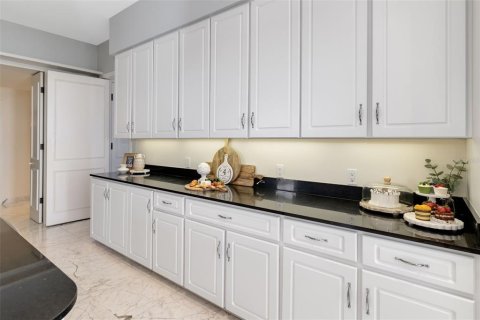 House in Sarasota, Florida 6 bedrooms, 851.17 sq.m. № 2232541 - photo 27