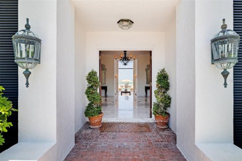 House in Sarasota, Florida 6 bedrooms, 851.17 sq.m. № 2232541 - photo 13