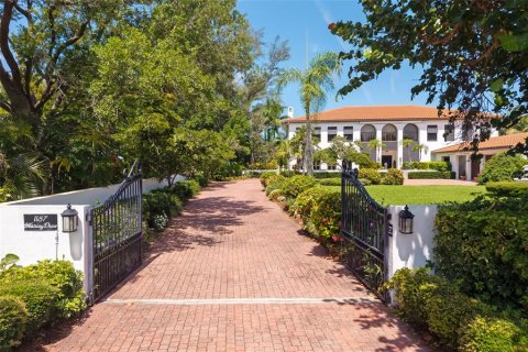 House in Sarasota, Florida 6 bedrooms, 851.17 sq.m. № 2232541 - photo 7
