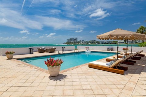 House in Sarasota, Florida 6 bedrooms, 851.17 sq.m. № 2232541 - photo 3