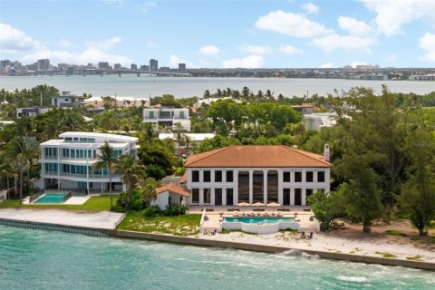 House in Sarasota, Florida 6 bedrooms, 851.17 sq.m. № 2232541 - photo 9