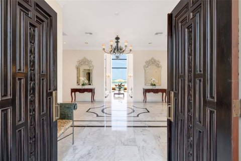 House in Sarasota, Florida 6 bedrooms, 851.17 sq.m. № 2232541 - photo 14