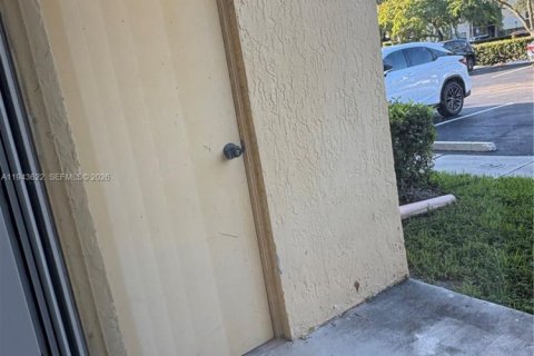 Снять в аренду кондоминиум в Тамарак, Флорида 2 спальни, 91.42м2, № 2000535 - фото 21