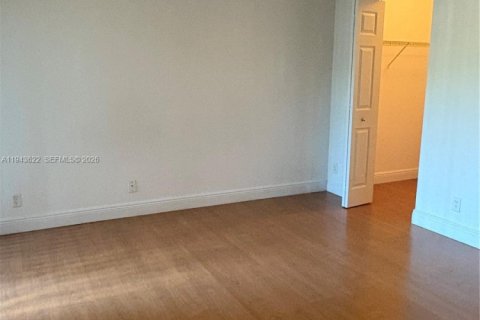 Снять в аренду кондоминиум в Тамарак, Флорида 2 спальни, 91.42м2, № 2000535 - фото 16