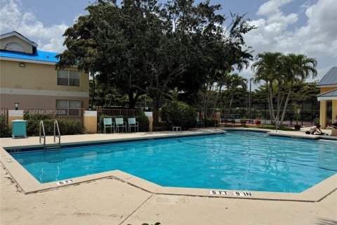 Снять в аренду кондоминиум в Тамарак, Флорида 2 спальни, 91.42м2, № 2000535 - фото 2