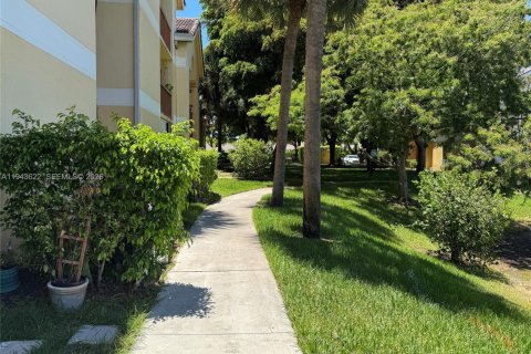 Снять в аренду кондоминиум в Тамарак, Флорида 2 спальни, 91.42м2, № 2000535 - фото 5