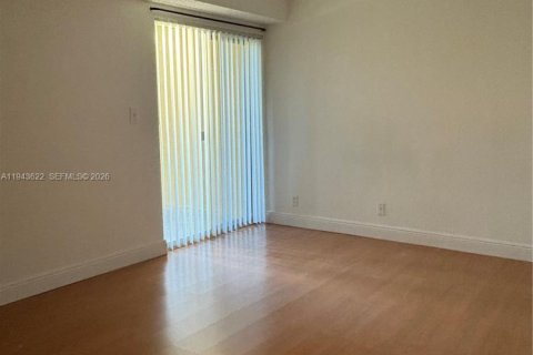 Снять в аренду кондоминиум в Тамарак, Флорида 2 спальни, 91.42м2, № 2000535 - фото 14