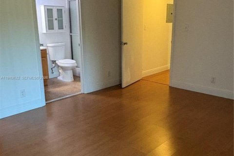 Снять в аренду кондоминиум в Тамарак, Флорида 2 спальни, 91.42м2, № 2000535 - фото 15