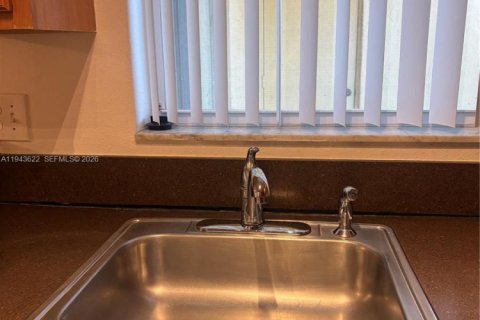 Снять в аренду кондоминиум в Тамарак, Флорида 2 спальни, 91.42м2, № 2000535 - фото 11