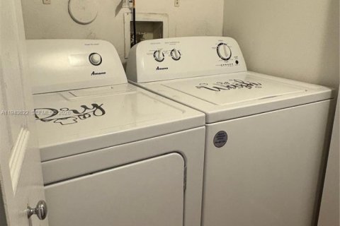 Снять в аренду кондоминиум в Тамарак, Флорида 2 спальни, 91.42м2, № 2000535 - фото 12