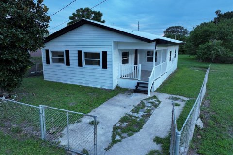 Casa en venta en Avon Park, Florida, 3 dormitorios, 98.1 m2 № 1912617 - foto 1