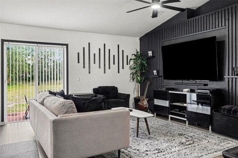 Villa ou maison à vendre à Kissimmee, Floride: 4 chambres, 151.62 m2 № 2142726 - photo 6