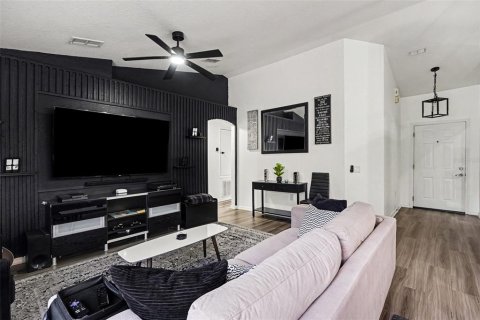 Villa ou maison à vendre à Kissimmee, Floride: 4 chambres, 151.62 m2 № 2142726 - photo 4