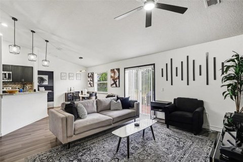 Villa ou maison à vendre à Kissimmee, Floride: 4 chambres, 151.62 m2 № 2142726 - photo 5