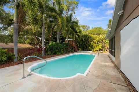 House in Palm Harbor, Florida 3 bedrooms, 156.82 sq.m. № 1679443 - photo 1