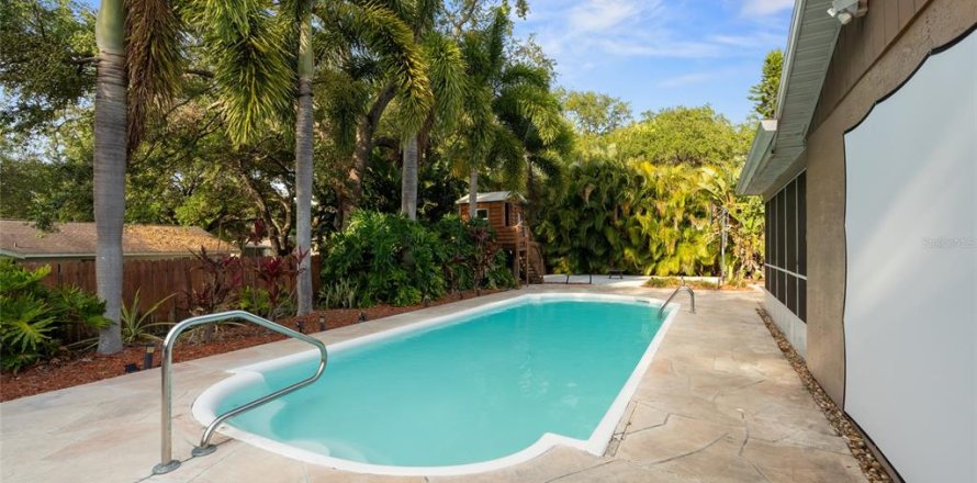 House in Palm Harbor, Florida 3 bedrooms, 156.82 sq.m. № 1679443