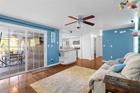 House in Palm Harbor, Florida 3 bedrooms, 156.82 sq.m. № 1679443 - photo 21