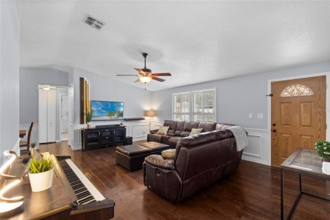 House in Palm Harbor, Florida 3 bedrooms, 156.82 sq.m. № 1679443 - photo 5