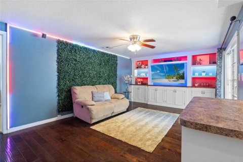 House in Palm Harbor, Florida 3 bedrooms, 156.82 sq.m. № 1679443 - photo 24