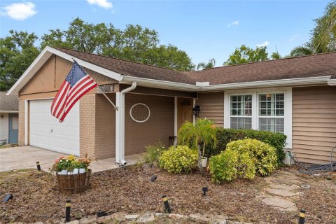 House in Palm Harbor, Florida 3 bedrooms, 156.82 sq.m. № 1679443 - photo 3