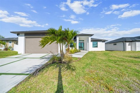 Villa ou maison à Cape Coral, Floride 3 chambres, 175.86 m2 № 2420482