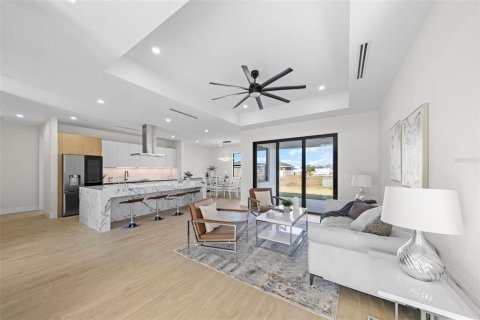 Villa ou maison à vendre à Cape Coral, Floride: 3 chambres, 175.86 m2 № 2420482 - photo 3