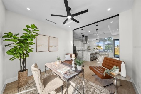 Villa ou maison à vendre à Cape Coral, Floride: 3 chambres, 175.86 m2 № 2420482 - photo 6