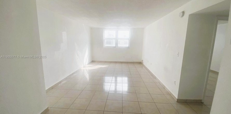 Condo in Hialeah, Florida, 1 bedroom  № 1963995