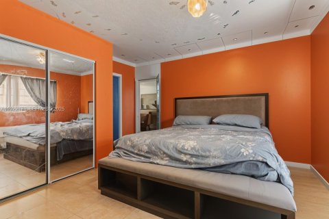 House in Miami, Florida 4 bedrooms, 219.34 sq.m. № 1976873 - photo 29