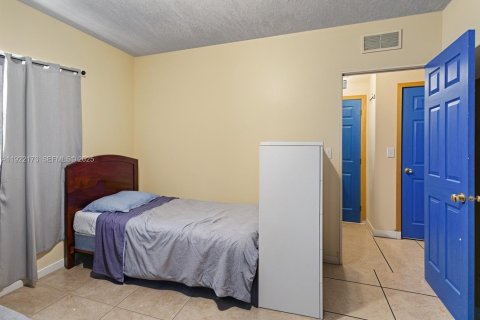 House in Miami, Florida 4 bedrooms, 219.34 sq.m. № 1976873 - photo 26