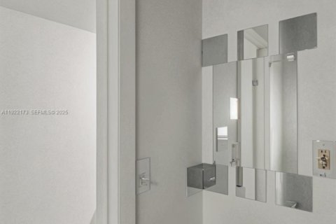 House in Miami, Florida 4 bedrooms, 219.34 sq.m. № 1976873 - photo 25