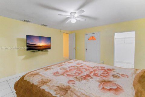 House in Miami, Florida 4 bedrooms, 219.34 sq.m. № 1976873 - photo 19