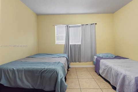 House in Miami, Florida 4 bedrooms, 219.34 sq.m. № 1976873 - photo 28