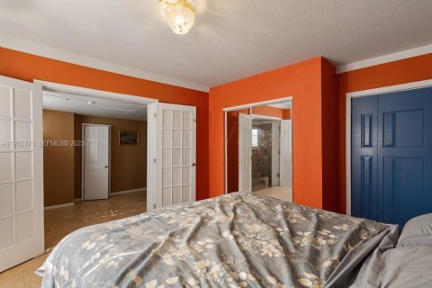 House in Miami, Florida 4 bedrooms, 219.34 sq.m. № 1976873 - photo 30