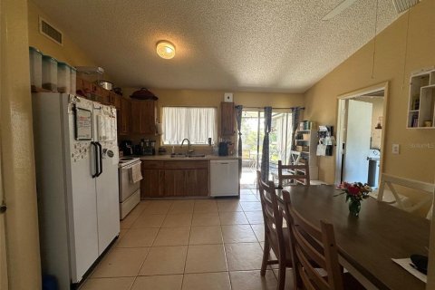 Villa ou maison à vendre à Port Charlotte, Floride: 2 chambres, 83.05 m2 № 2214393 - photo 4