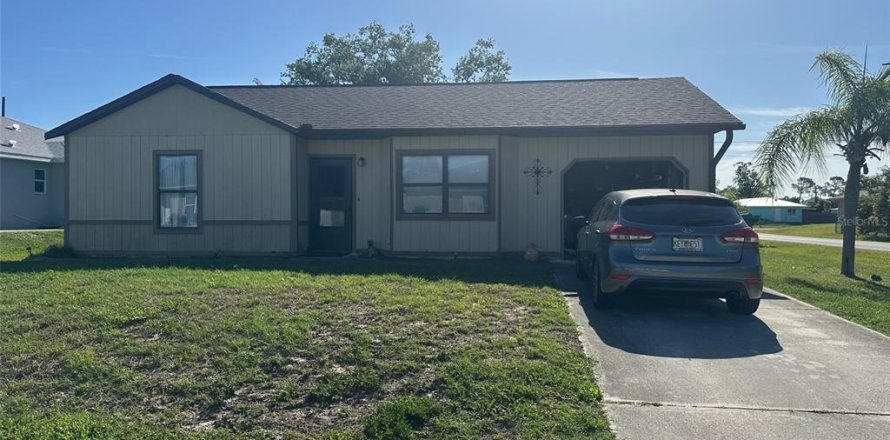 Villa ou maison à Port Charlotte, Floride 2 chambres, 83.05 m2 № 2214393