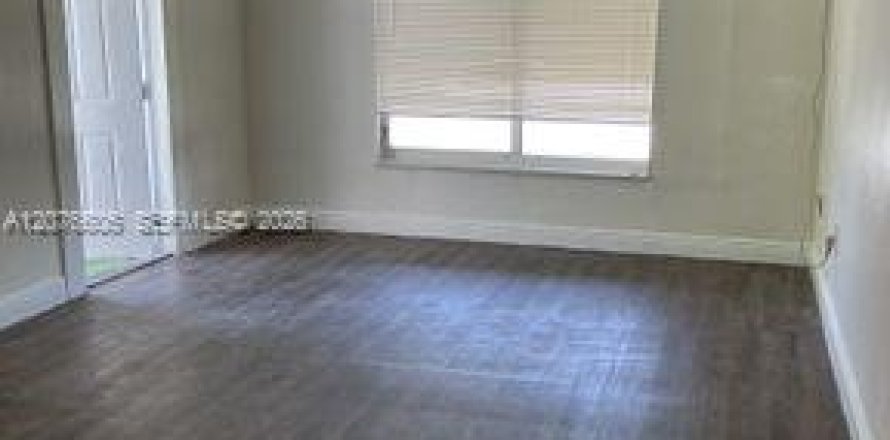 Villa ou maison à Hollywood, Floride 3 chambres, 69.68 m2 № 2319483