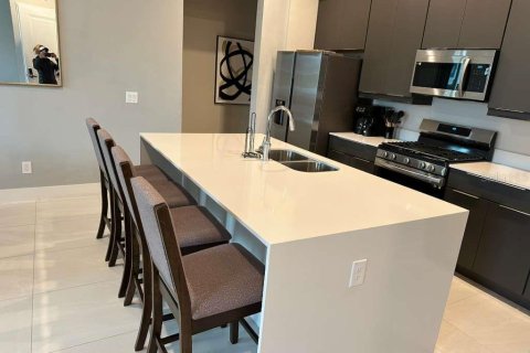 Condo in Four Corners, Florida, 3 bedrooms № 2125758 - photo 4