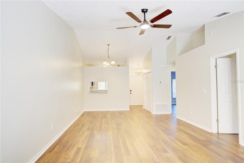 Townhouse in Winter Springs, Florida 2 bedrooms, 93.09 sq.m. № 2103574 - photo 12