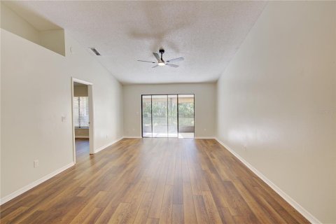 Townhouse in Winter Springs, Florida 2 bedrooms, 93.09 sq.m. № 2103574 - photo 15
