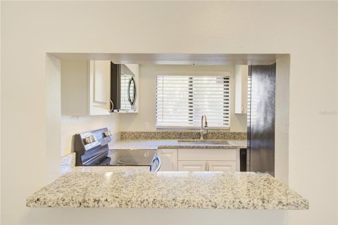 Townhouse in Winter Springs, Florida 2 bedrooms, 93.09 sq.m. № 2103574 - photo 11
