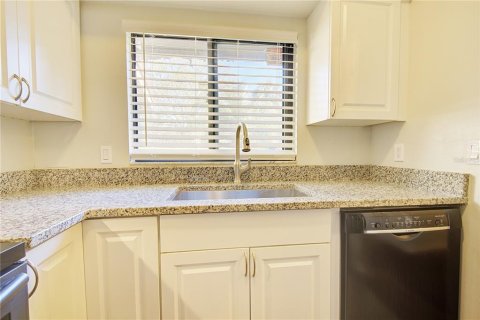 Townhouse in Winter Springs, Florida 2 bedrooms, 93.09 sq.m. № 2103574 - photo 8
