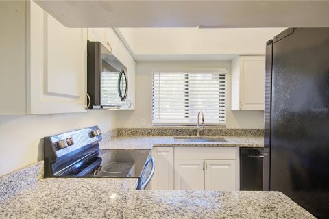 Townhouse in Winter Springs, Florida 2 bedrooms, 93.09 sq.m. № 2103574 - photo 10