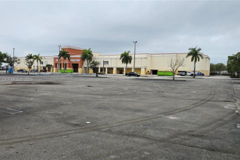 Immobilier commercial à vendre à Hialeah, Floride № 2181760 - photo 24
