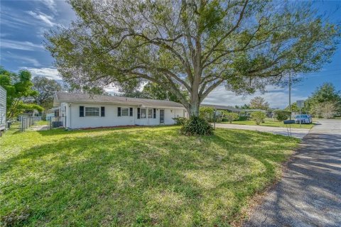 House in Zephyrhills, Florida 2 bedrooms, 96.25 sq.m. № 1553923 - photo 2