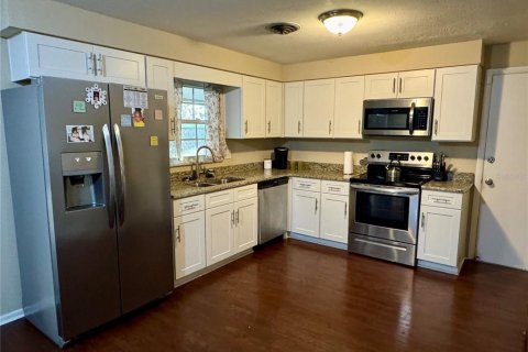 House in Zephyrhills, Florida 2 bedrooms, 96.25 sq.m. № 1553923 - photo 8