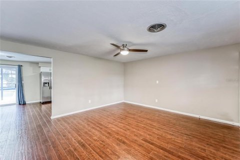 House in Zephyrhills, Florida 2 bedrooms, 96.25 sq.m. № 1553923 - photo 7