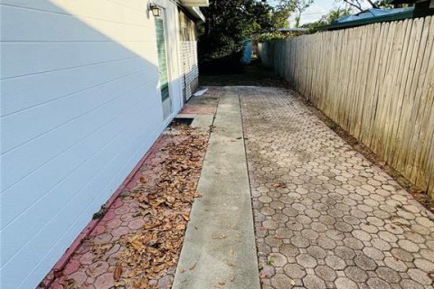 House in Zephyrhills, Florida 2 bedrooms, 96.25 sq.m. № 1553923 - photo 24