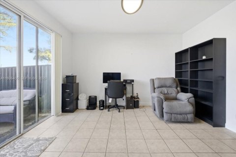 Touwnhouse à vendre à Miami, Floride: 3 chambres, 165.74 m2 № 1986349 - photo 12